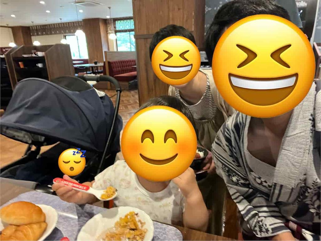 大江戸温泉物語 雲仙東洋館で朝食を囲む家族写真