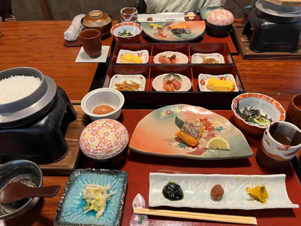 湯平温泉の鷹勝で提供されたボリューム満点の朝食
