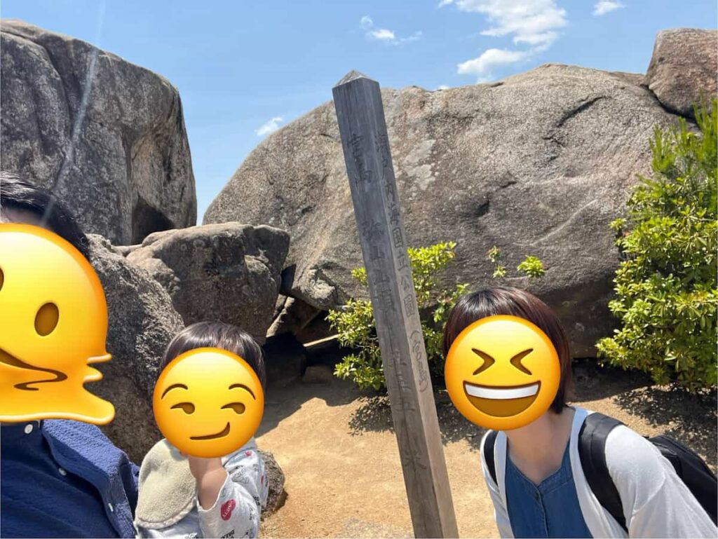 【厳島神社&錦帯橋旅log】山口と広島の名所を巡る旅|じーじとばーばとの家族旅行第4弾 2025.5.31-6.1 7 弥山山頂で撮った家族写真