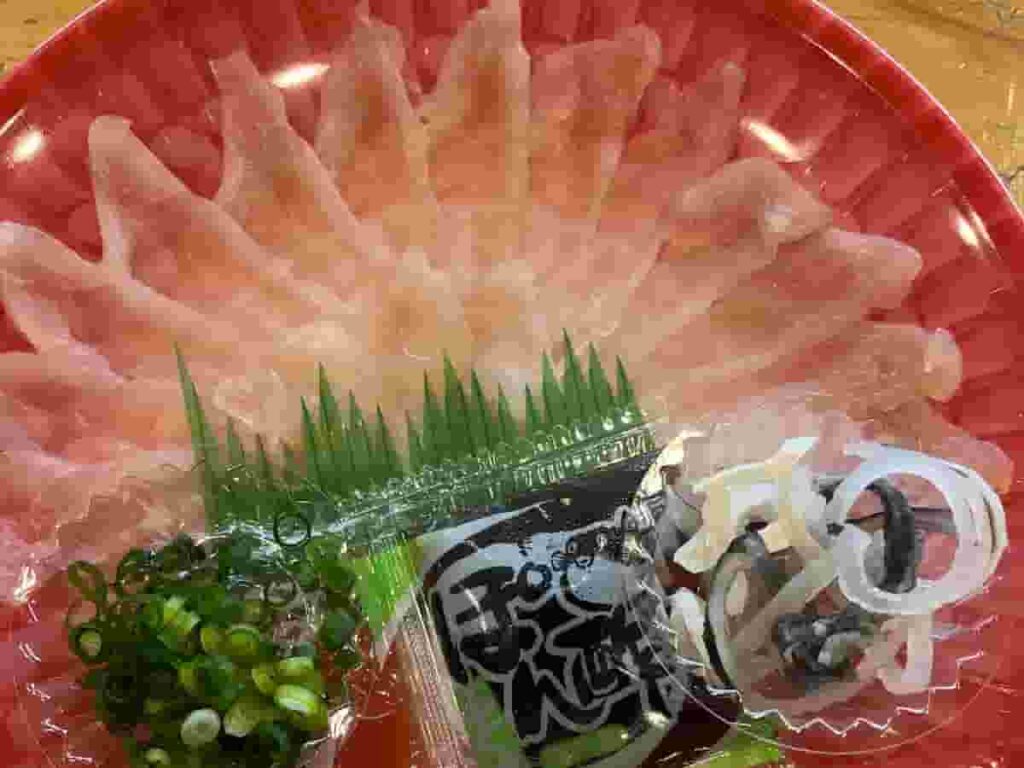 唐戸市場で購入したフグ刺しの写真