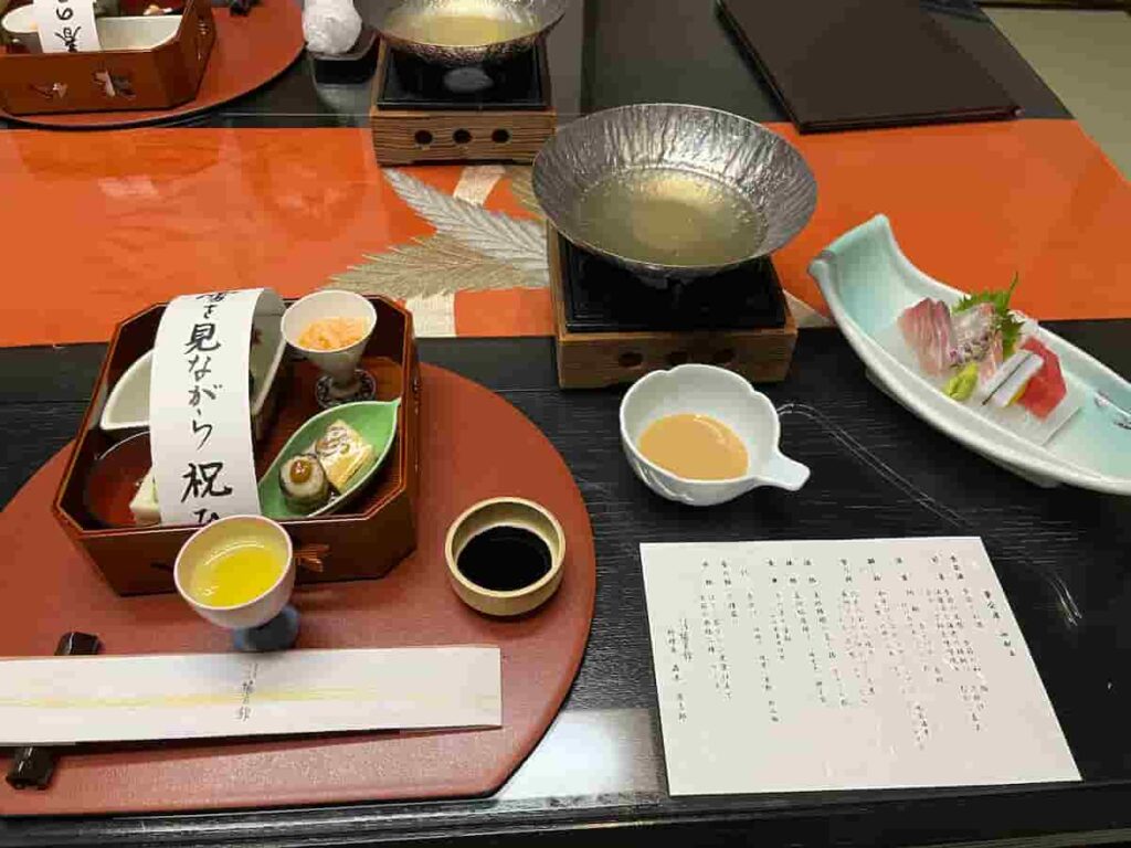 油谷湾温泉ホテル楊貴館で食べた懐石料理の写真