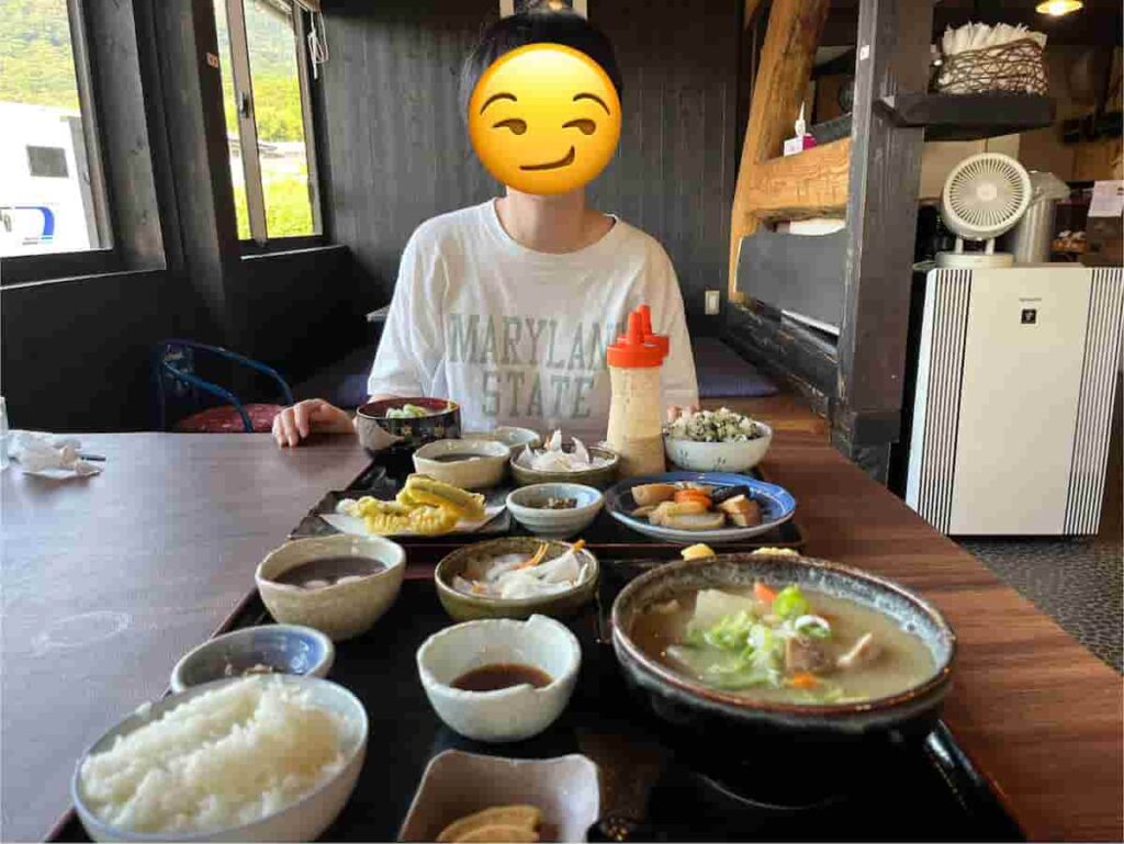 【キャンピングカー旅log】大分・熊本を巡る3泊4日ドライブ旅行 2026.8.25-27 10 だいこんやで食べた地鶏だんご汁定食とだいこんや定食の写真
