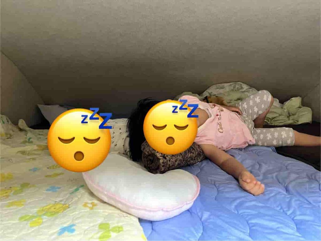 【キャンピングカー旅log】大分・熊本を巡る3泊4日ドライブ旅行 2026.8.25-27 15 ぐっすりとキャンピングカーで眠る子供達の写真