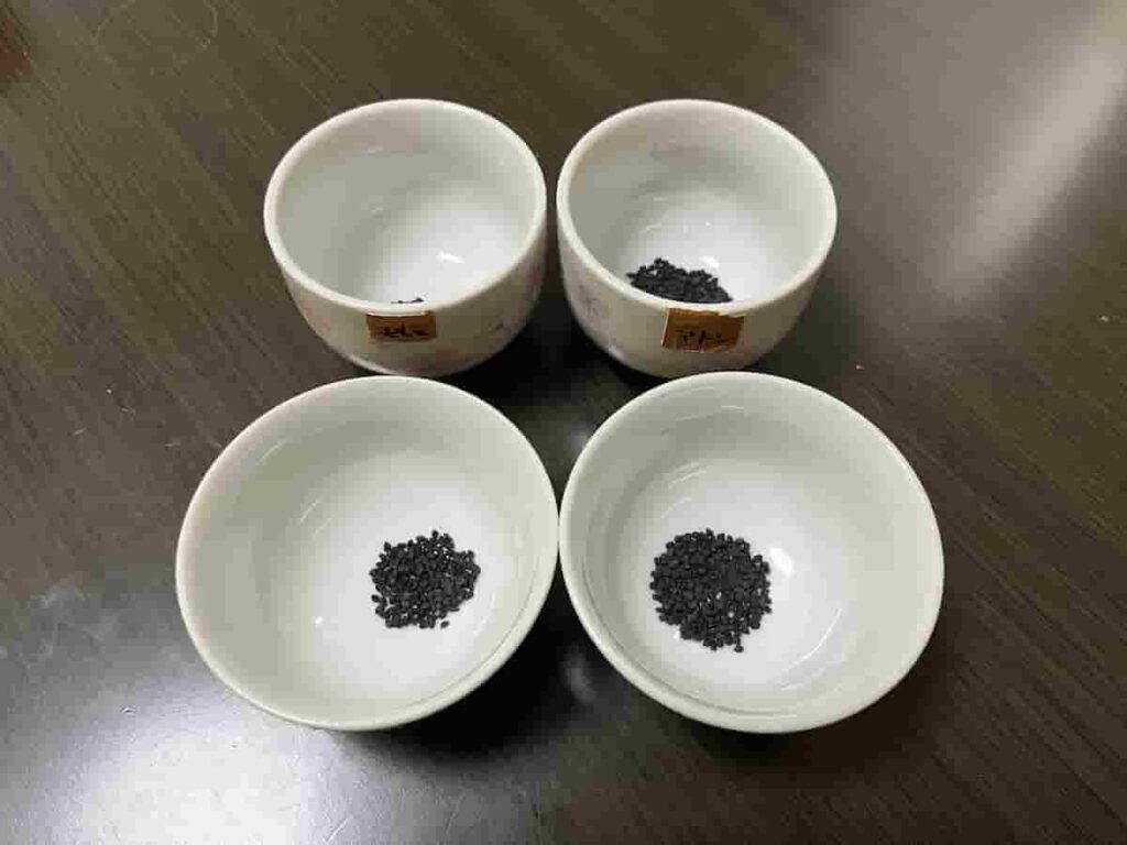 【玉ねぎ栽培】9月16日 種からのリベンジ! 4品種で挑む芽出し記録 2 玉ねぎ4品種の種の写真