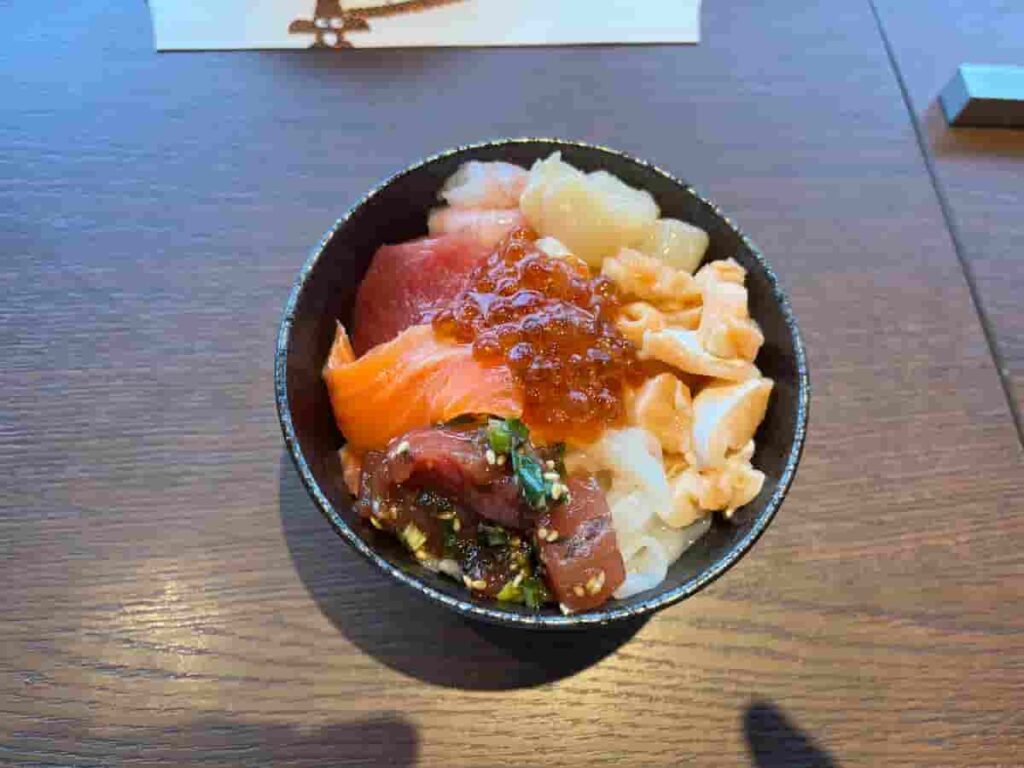 【北海道旅行Part2】0歳・2歳連れで巡る5泊6日の家族旅行|函館・洞爺湖・小樽・札幌 2026.9.17-22 4 センチュリーマリーナの自家製海鮮丼
