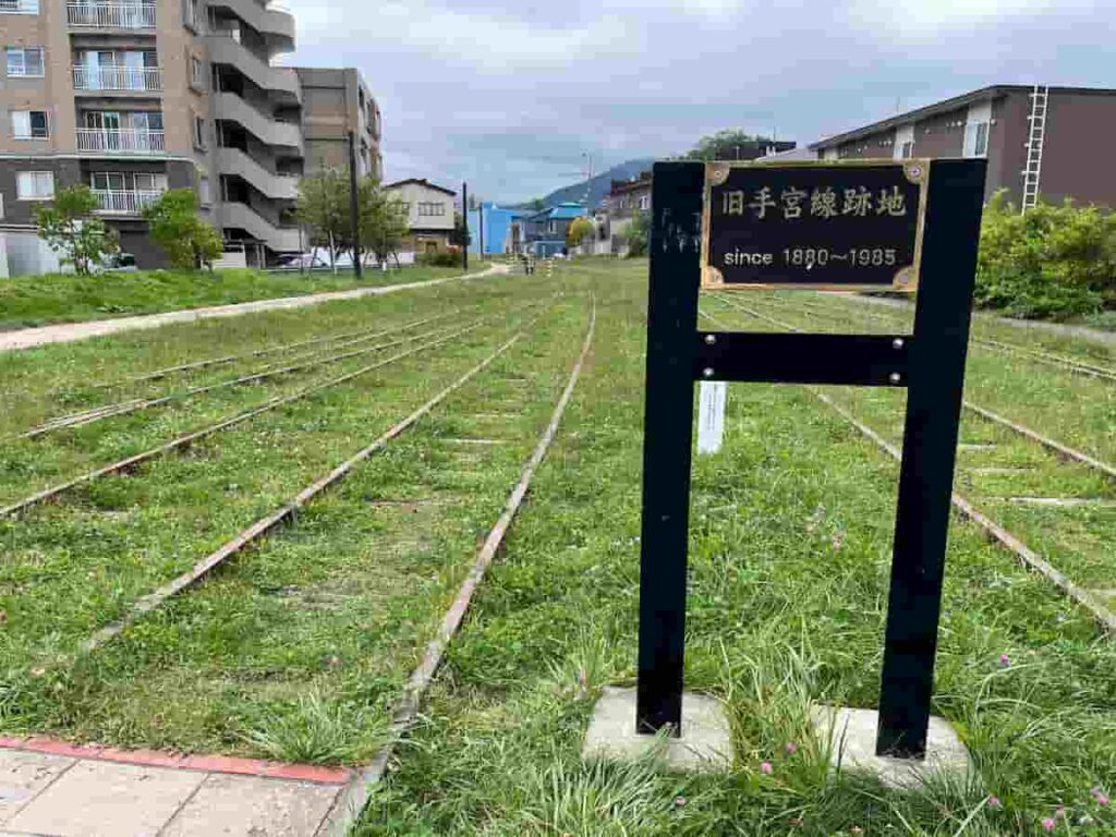 【北海道旅行Part2】0歳・2歳連れで巡る5泊6日の家族旅行|函館・洞爺湖・小樽・札幌 2026.9.17-22 25 旧手宮線跡地の記念写真