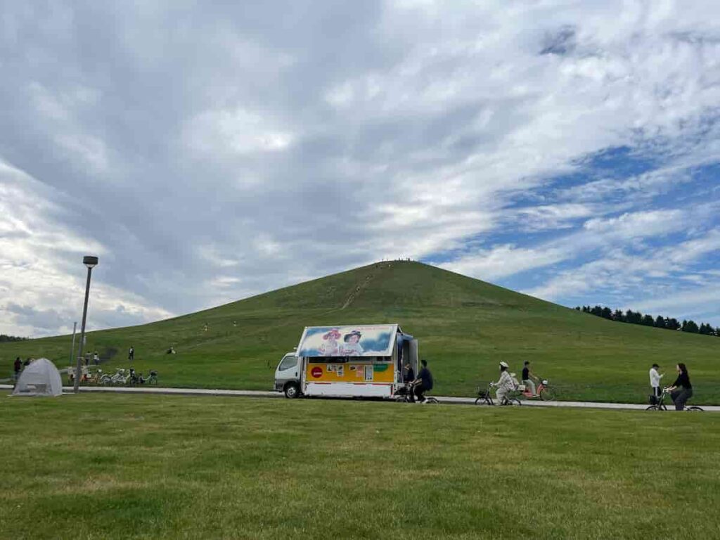 モエレ沼公園とソフトクリーム屋さんの写真