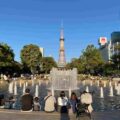 大通公園の噴水とさっぽろテレビ塔の写真